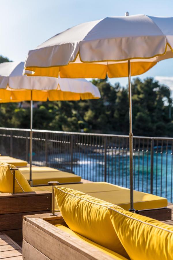 Hotel Le Bailli De Suffren เลอรายอล-กานาเดล-โซร์-แม ภายนอก รูปภาพ
